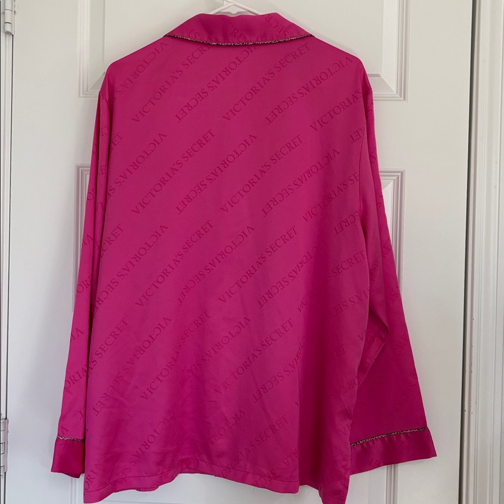 Victoria’s Secret pajama set with leopard detail, size extra large. - Picture 7 of 9